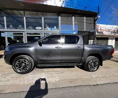 Toyota Hilux SRX 4x4 Automática mod 2023 - Imagen 2