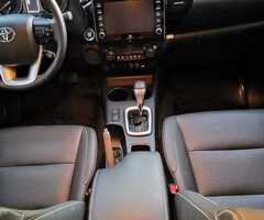 Toyota Hilux SRX 4x2 Automática MOD 2023 - Imagen 3