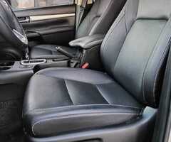 Toyota Hilux SRX 4x2 Automática MOD 2023 - Imagen 6