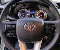 Toyota Hilux SRX 4x2 Automática MOD 2023 - Imagen 7